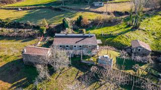 Masia a Vila de Cruces. Casa cerca de vila de cruces con viñedos y frutales