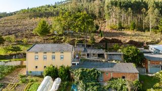 Masia a Pontenova (A). Granja cerca de a pontenova con 10 hectáreas