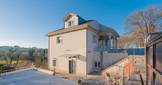 Chalet en Castro de Rei. Chalet moderno con gimnasio, sauna y ro en castro de rei
