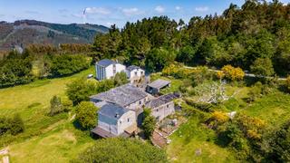 Masia a Ourol. Aldea completa con 6 casas y 5 hectáreas en ourol