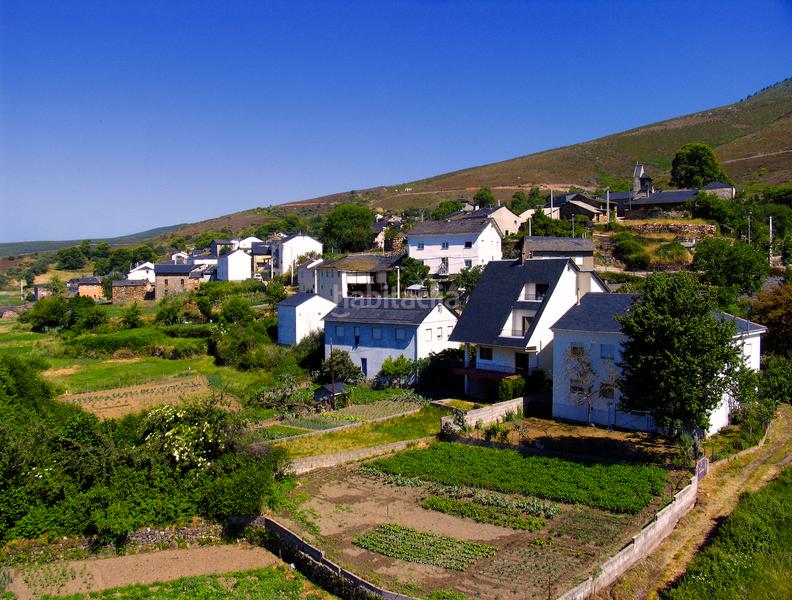 Foto f5d1049e-c7dd-430c-bc81-43d189f60430. Chalet in Palacios del Sil