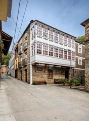 Local Comercial a Navia de Suarna. Casa grande perfecta para turismo en el centro de navia de suarn