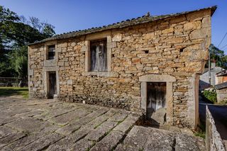 Masia a Outeiro de Rei. Casa de piedra a rehabilitar con aira, huerto y terreno en outei