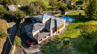Chalet en Parroquias del Este. Chalet eficiente con piscina y gimnasio en aira