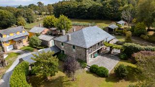 Masia a Vilalba. Casa de piedra restaurada con jardines y bosque privado en villa