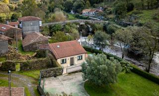 Xalet a Melide. Chalet junto al río en el camino de santiago en melide