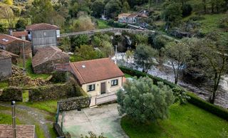 Chalet in Melide. Chalet junto al río en el camino de santiago en melide