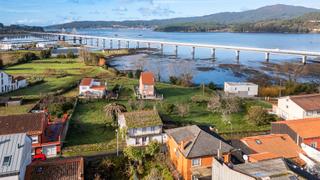 Mas à Noia. Casa con vistas a la ría para reformar en noia