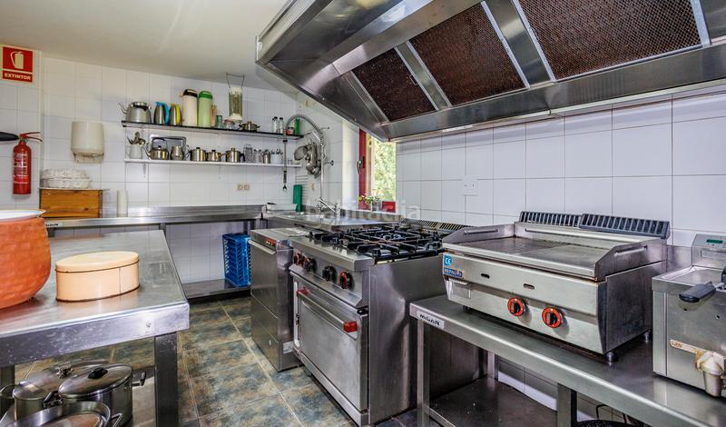 Foto a6831078-d506-4c12-b326-75f0003fcc0b. Local comercial granja escuela con piscina y áreas de recreo en ourense en Coles