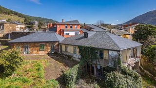 Bauernhof in Rúa (A). Casa a restaurar con terreno edificable en a rúa