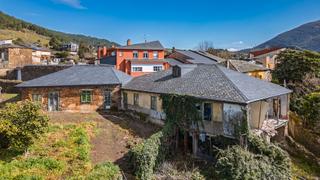Masia a Rúa (A). Casa a restaurar con terreno edificable en a rúa