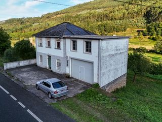 Mas à Pontenova (A). Casa con garajes en a pontenova