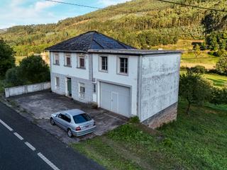 Masia a Pontenova (A). Casa con garajes en a pontenova