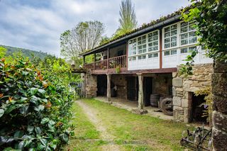 Mas à Vedra. Gran casa del siglo xvi restaurada junto al camino de santiago e