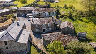 Bauernhof en Outeiro de Rei. Casa de aldea con terreno y alpendres en outeiro de rei