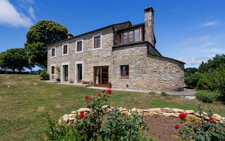 Bauernhof in Vilalba. Casa de piedra restaurada con 3 hectáreas de terreno en vilalba