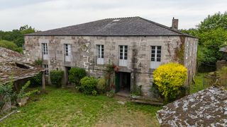 Masía en Castroverde. Pazo rehabilitado con 3 hectáreas de terreno en castroverde