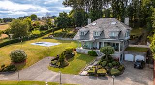 Chalet en Parroquias del Oeste. Gran chalet con piscina y vistas al ro en lugo