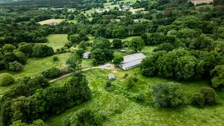 Masia a Friol. 116 hectáreas de terreno con varias construcciones en friol