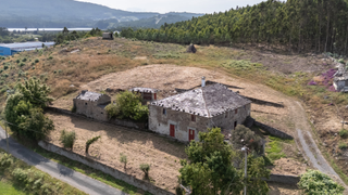 Mas à Cervo. Casa rústica a reformar con 2,3 hectáreas en cervo