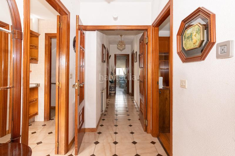 Foto 05c337bd-806f-41b8-9347-cb5e775fd05f. Chalet  de tres plantas con jardines en Begonte