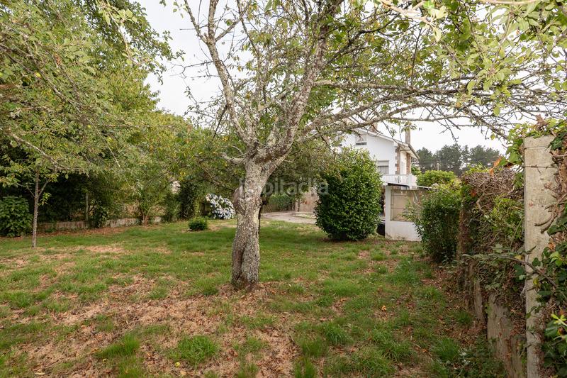 Foto 37751766-cb79-4e77-b5bf-d817c1b904da. Chalet  de tres plantas con jardines en Begonte