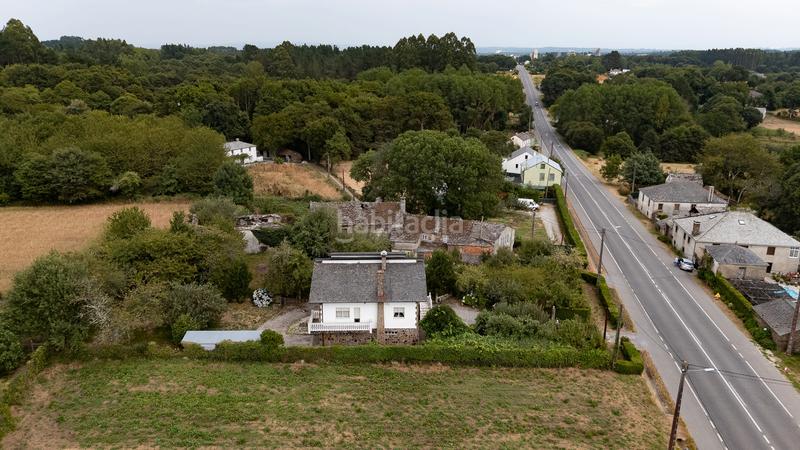 Foto 51f5f8ed-bb2e-4c2f-a37c-2e60c1669ebb. Chalet  de tres plantas con jardines en Begonte