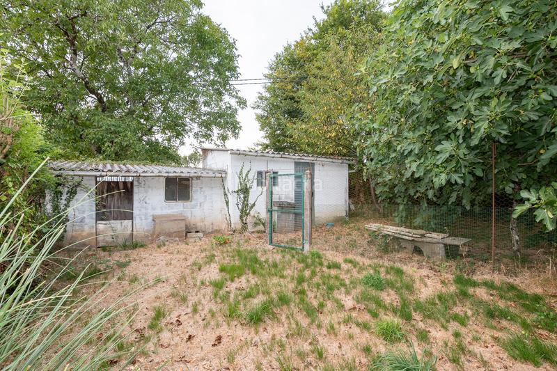 Foto 81f97d7f-3de0-4e7b-adeb-e8420301f5de. Chalet  de tres plantas con jardines en Begonte