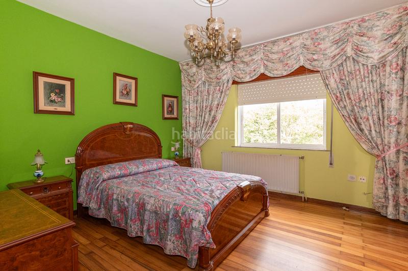 Foto 93480566-444b-48ea-9782-e028e9a3bcff. Chalet  de tres plantas con jardines en Begonte