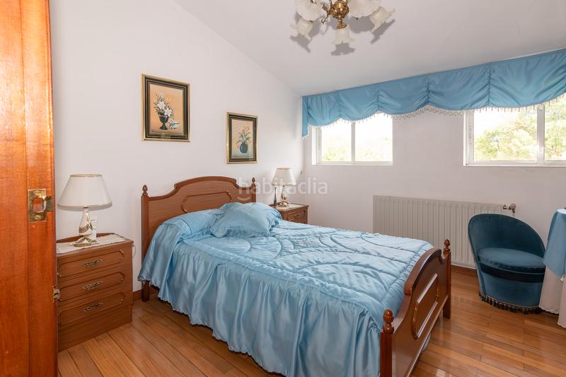 Foto 988462e0-e7d4-423f-83a7-a33ad926466c. Chalet  de tres plantas con jardines en Begonte