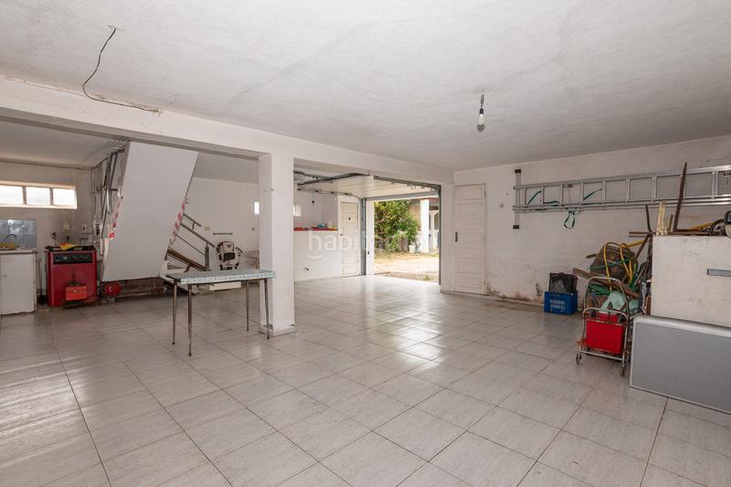 Foto b94f4804-8dc8-4b3a-b9c9-f92217c0dd4b. Chalet  de tres plantas con jardines en Begonte