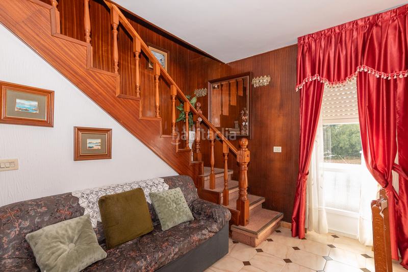 Foto c76e422b-a7b1-4c92-9aad-d28cb39d05bb. Chalet  de tres plantas con jardines en Begonte