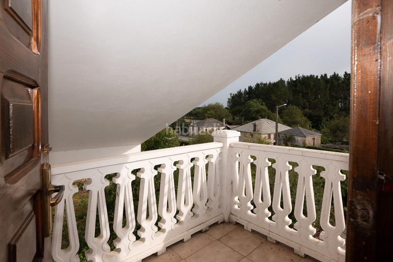 Foto ee7b7088-3b6f-455a-b5d1-3944880dd845. Chalet  de tres plantas con jardines en Begonte