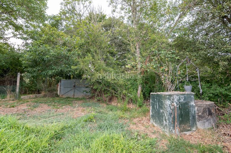 Foto f1da2dac-65a2-4eb9-865b-804aa5681412. Chalet  de tres plantas con jardines en Begonte