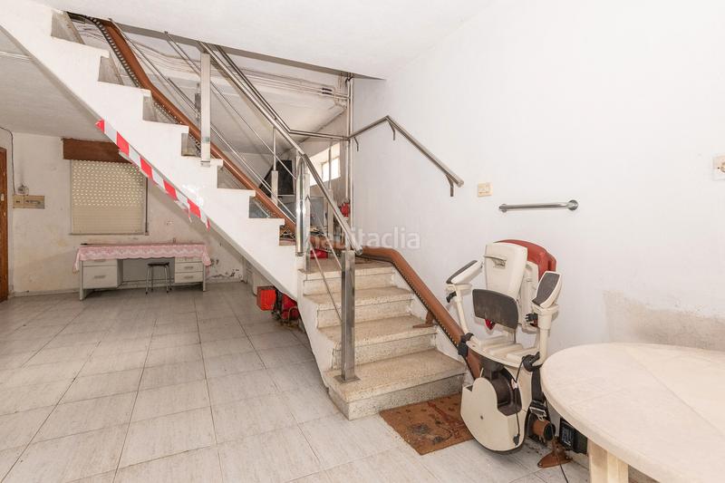 Foto fd843472-a7b0-4520-a01a-c91fe3cd3504. Chalet  de tres plantas con jardines en Begonte