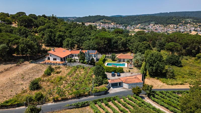 Foto 97eb7084-acce-4083-a9f9-f5dcc048c226. Chalet  de lujo con piscina y terrenos en ourense en San Cibrao das Viñas