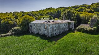 Country house in Castroverde. Pazo histórico del siglo xvii con 9 hectáreas en castroverde