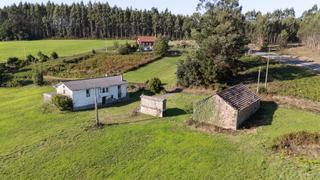 Masia a Monfero. Casa con terreno y un gran alpendre en monfero