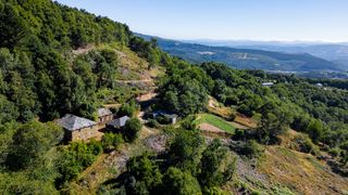 Country house in Becerreá. Conjunto rural a restaurar con vistas a la montaña en becerreá