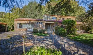 Masia a Teo. Casa con piscina, jardines y arquitectura de diseño en teo