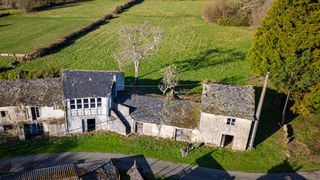 Country house in Vilalba. Tres casas a restaurar con terreno y alpendre en vilalba