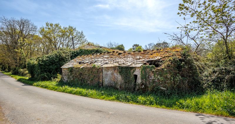 Foto e4a2e781-9b6e-4772-9c4e-2f4e8e9f3269. Masia a Outeiro de Rei