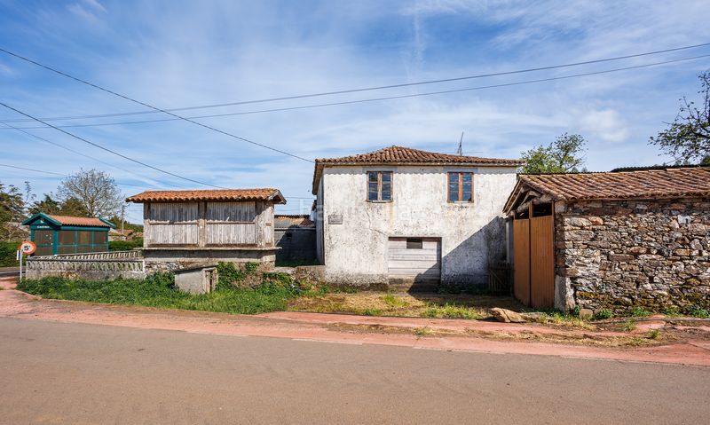 Foto 214306b1-c137-4445-90df-e2396289ea6a. Masia a Santiso