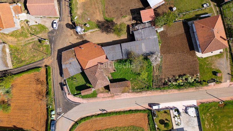 Foto f08b4fb7-aa5e-49d4-9a8b-26494a118c84. Masia a Santiso