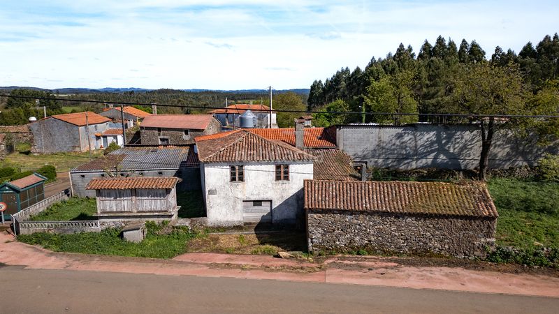 Foto f759a539-8927-4a65-947f-bf859c31e4b6. Masia a Santiso