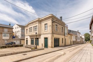 Bauernhof in Pobra de Trives (A). Edificio singular con local y gran vivienda en a pobra de trives