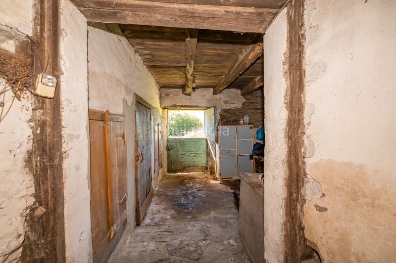 Foto 9d666824-4fa1-4d2c-b1e5-f42271da4168. Masía casa rústica con terreno edificable en Outeiro de Rei