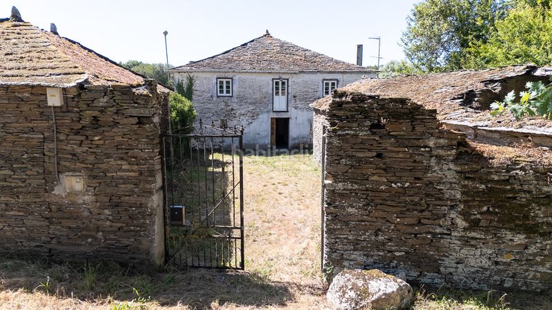 Foto f42e177a-2721-4f94-a03e-52270e449811. Masía casa rústica con terreno edificable en Outeiro de Rei