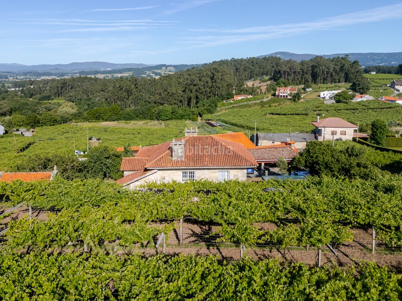 Foto a0509a87-d184-45d1-acf1-dfab8cc412f1. Masia a Vilanova de Arousa