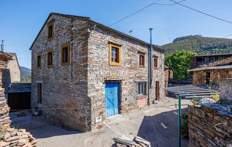 Foto edaa1d68-d5d7-4122-ac81-3a25fadb1fce. Masia a Pontenova (A)